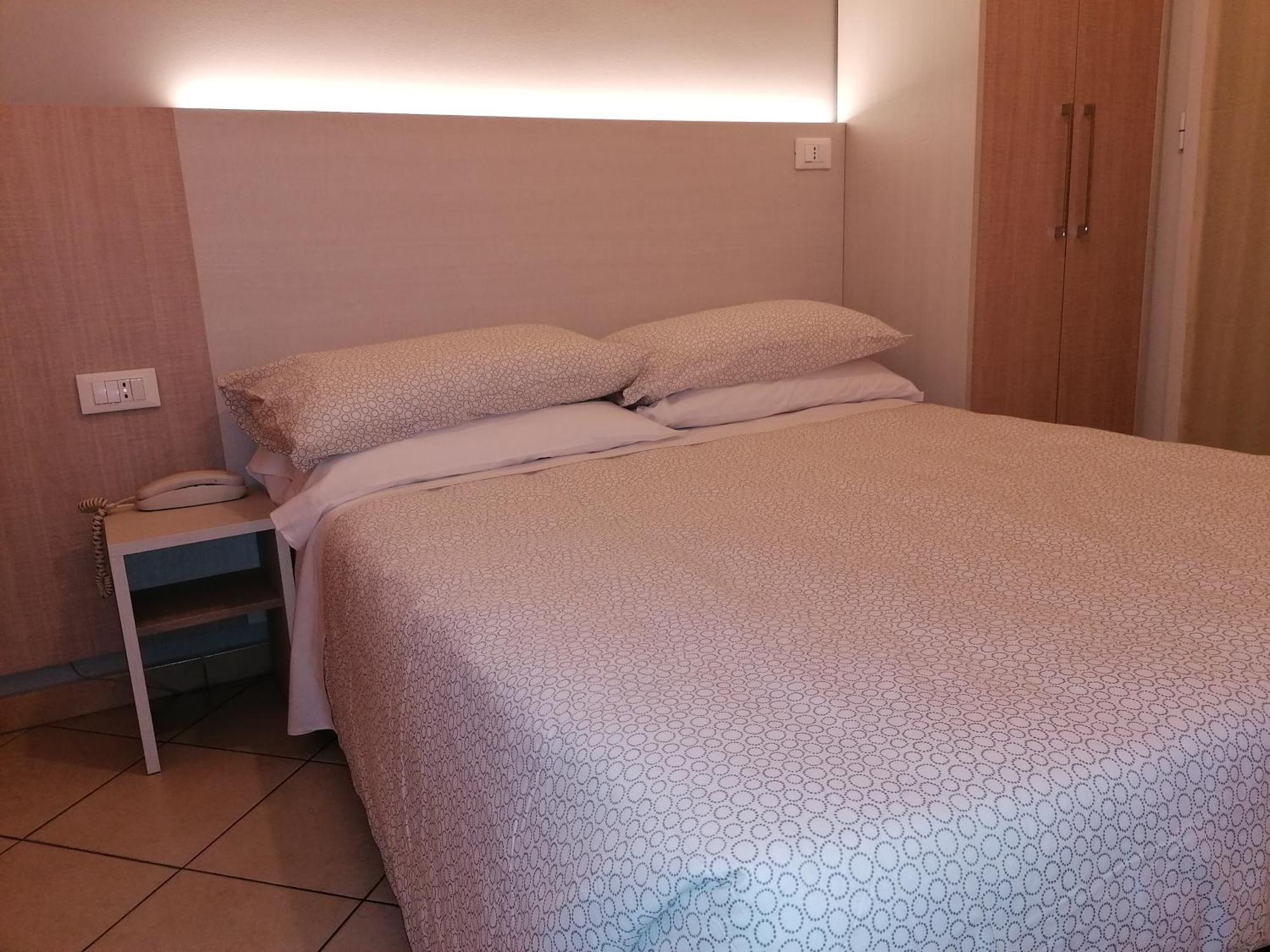 Hotel Andrea'S Римини Номер фото