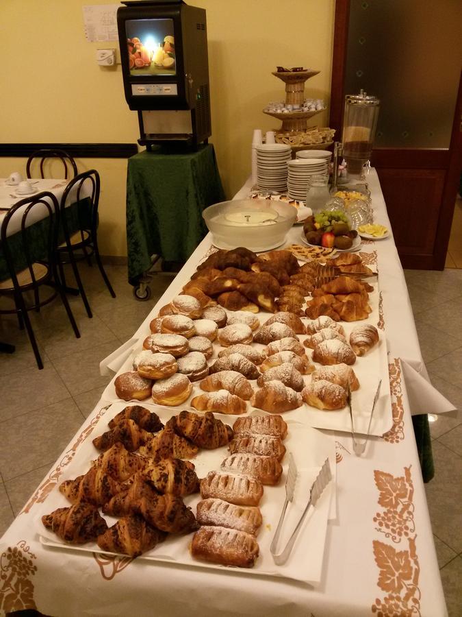 Hotel Andrea'S Римини Экстерьер фото