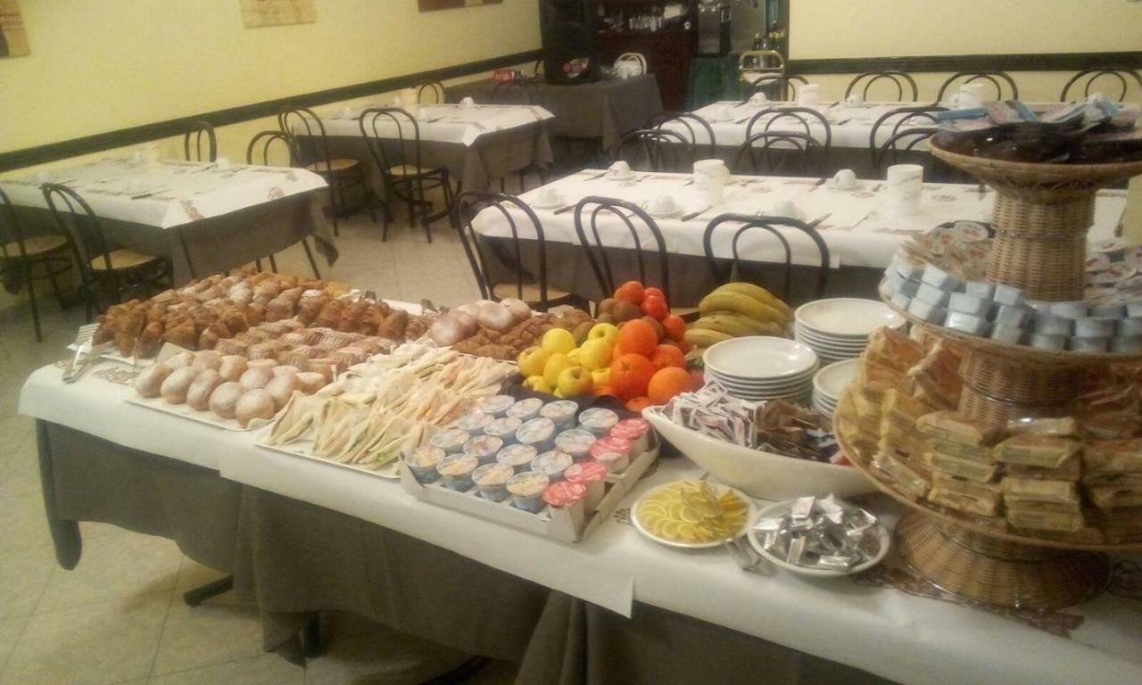 Hotel Andrea'S Римини Экстерьер фото