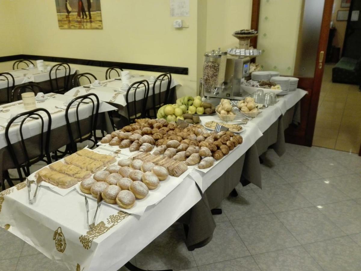 Hotel Andrea'S Римини Экстерьер фото