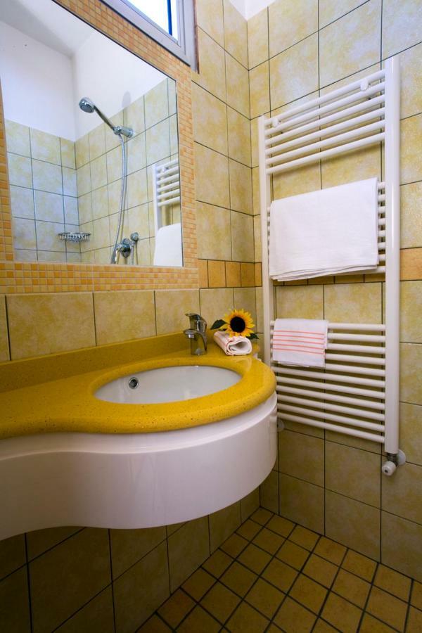Hotel Andrea'S Римини Экстерьер фото