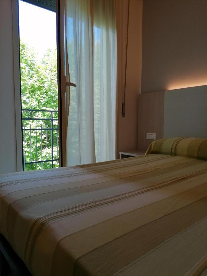 Hotel Andrea'S Римини Экстерьер фото