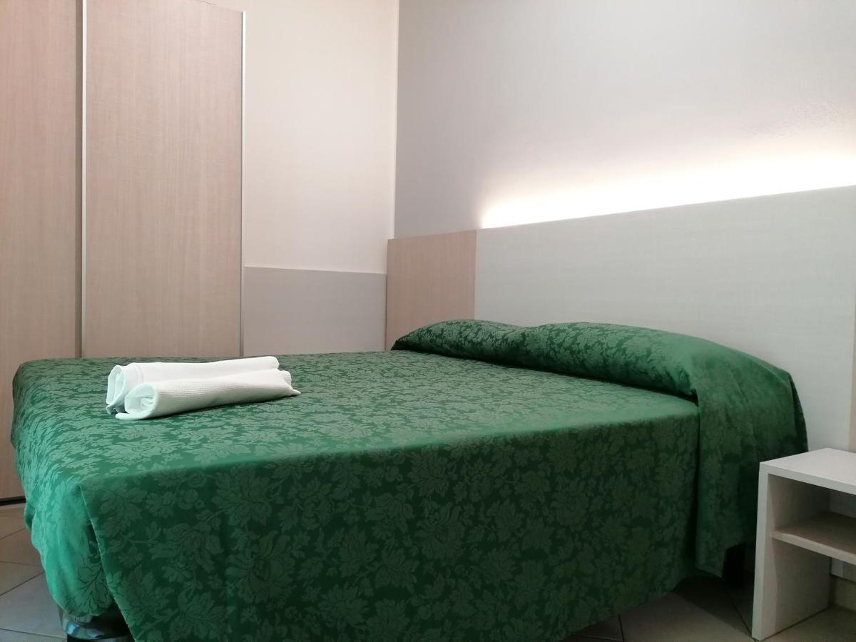 Hotel Andrea'S Римини Экстерьер фото